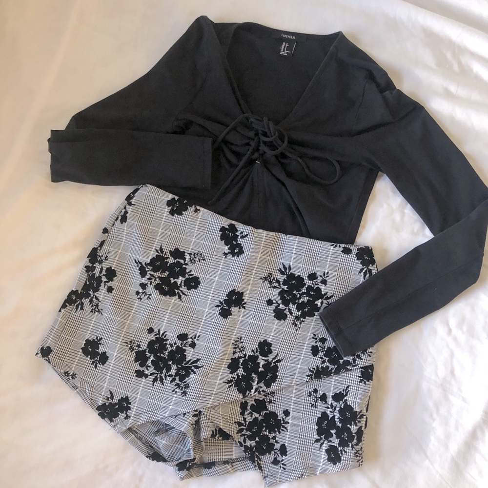 ✨ LIKE NEW A’GACI Flower Pattern Skort✨